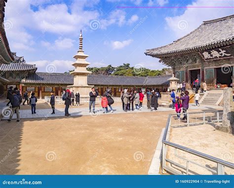 De Tempel van Bulguksa; Een Oase van Boeddhistische Kunst en Architectuur Tijdens het Silla Koninkrijk